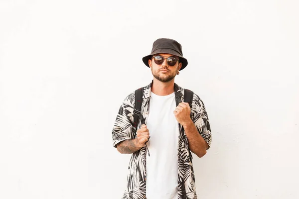 Hipster Traveler Guy Fashionable Clothes Sunglasses Stylish Hat Beach Shirt — Stock Photo, Image