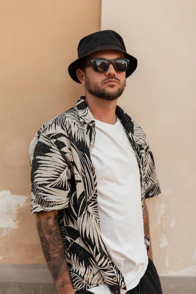 Cool Stylish Hipster Guy Fashion Sunglasses Trendy Summer Clothes Shirt — Stock Photo, Image