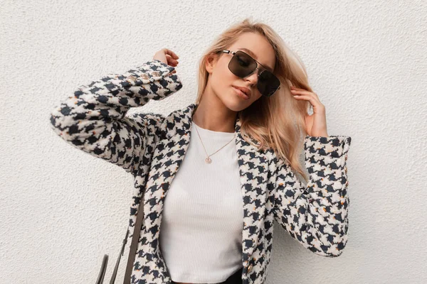 Blonde Fashion Happy Woman Model Vintage Sunglasses Jacket White Shirt — Foto de Stock