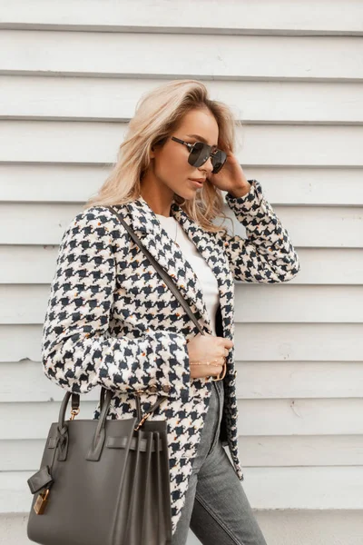 Stylish Beautiful Young Blond Woman Sunglasses Fashionable Elegant Clothes Jacket — ストック写真