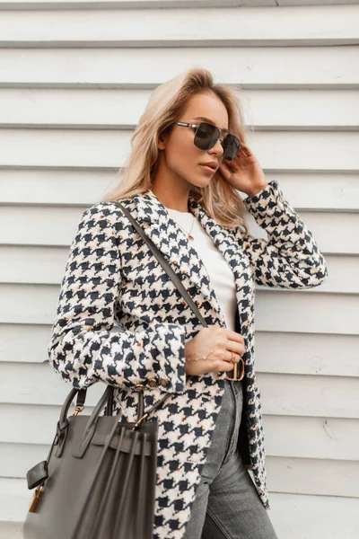 Glamorous Young Blonde Hipster Girl Fashionable Clothes Elegant Jacket Sun — ストック写真