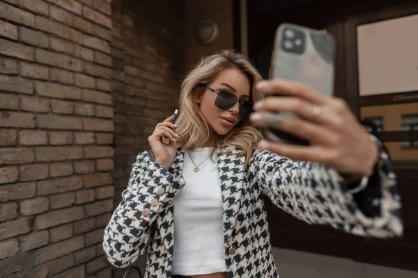 Stylish Young Woman Fashionable Clothes Sunglasses Cigarette Walks City Takes — Stok Foto