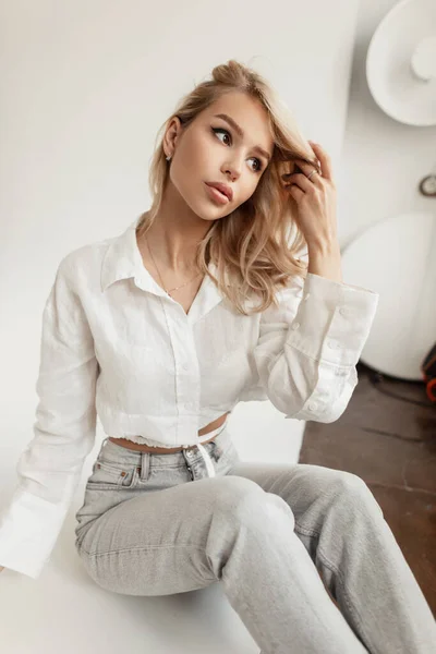 Fashionable Beautiful Stylish Girl Model Fashionable Clothes Shirt Trendy Jeans — Stock Photo, Image