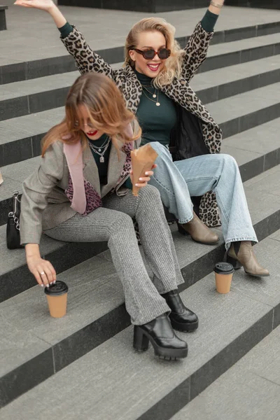 Two Happy Beautiful Fashionable Girls Trendy Stylish Clothes Sit Steps — Stock Photo, Image