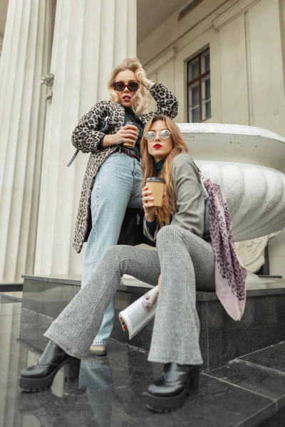 Two Fashionable Beautiful Stylish Girls Models Fashionable Coffee Clothes Pose — Stock Photo, Image