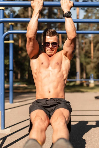 Fuerte Atleta Guapo Fitness Hombre Con Entrenamiento Corporal Muscular Sexy — Foto de Stock