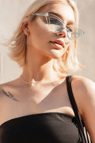 Vogue Porträtt Vackra Unga Tonåring Blond Kvinnlig Modell Med Bedårande — Stockfoto