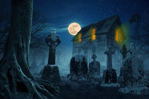 Ijesztő Ház Erdőben Közel Temetőhöz Éjjel Teliholddal Csillagokkal Halloween Ötlet — Stock Fotó