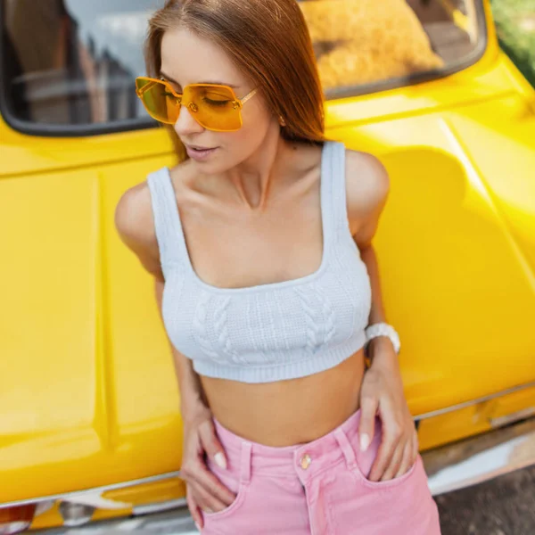 Moda Bela Jovem Hipster Mulher Moda Roupas Brilhantes Com Elegante — Fotografia de Stock