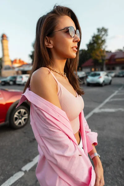 Elegant Trendy Fashion Beautiful Woman Model Cool Sunglasses Fashionable Pink — стоковое фото