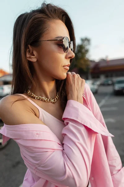 Stylish Beautiful Young Girl Model Bijouterie Sunglasses Fashionable Pink Shirt — Stockfoto