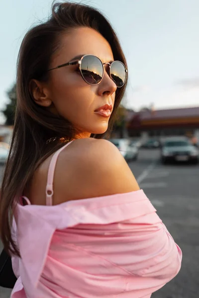 Summer Female Portrait Beautiful Young Girl Cool Stylish Sunglasses Fashionable — Stockfoto