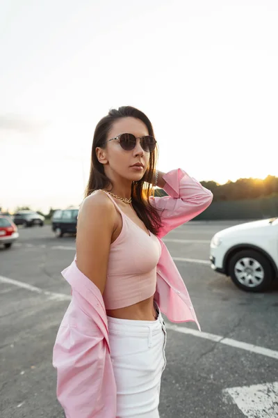 Pretty Sexy Woman Model Vintage Sunglasses Pink Fashion Glamour Shirt — Stock Photo, Image