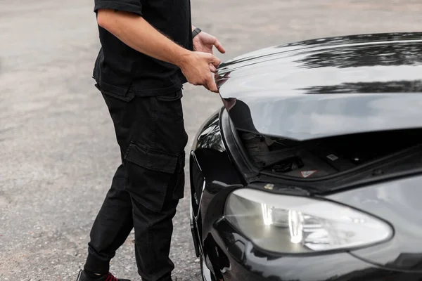 Professional Man Driver Black Clothes Opens Hood Machine Check Engine — Stock Photo, Image