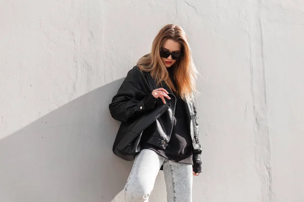 Cool Stylish Young Hipster Woman Leather Rock Jacket Hoodie Jeans — 스톡 사진