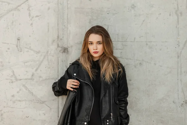 Fashionable Adorable Woman Model Fashion Black Leather Jacket Black Hoodie — ストック写真