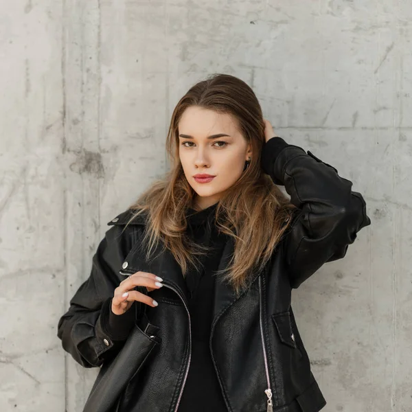 Hipster Beautiful Girl Fashionable Leather Outfit Rock Black Jacket Leather — 스톡 사진