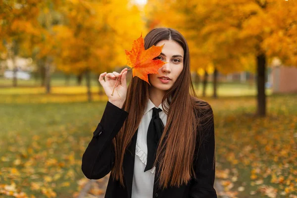 Stylish Business Beautiful Woman Elegant Black Clothes Walks Colored Autumn — Stock Photo, Image