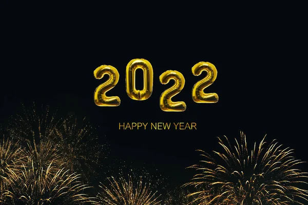 2022年 金色气球在黑色背景上燃放金烟花 新年快乐 假日豪华墙纸 — 图库照片