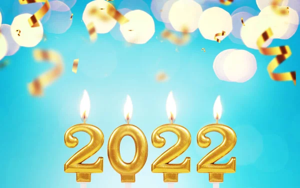 コンフェッティとボケのライトで青の背景に燃えるゴールドキャンドル2022 2022年大晦日カード — ストック写真