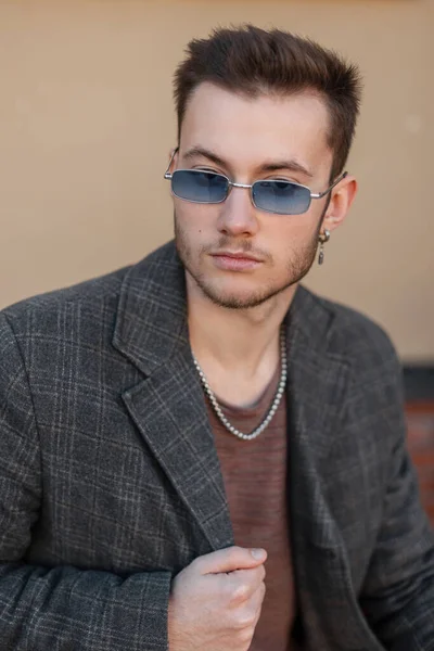 Fashionable Young Guy Hipster Blue Sunglasses Trendy Coat Sits City — Stockfoto