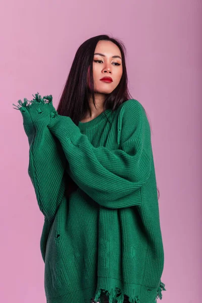 Fashionable Beautiful Asian Woman Stylish Ripped Knitted Green Sweater Studio — 스톡 사진