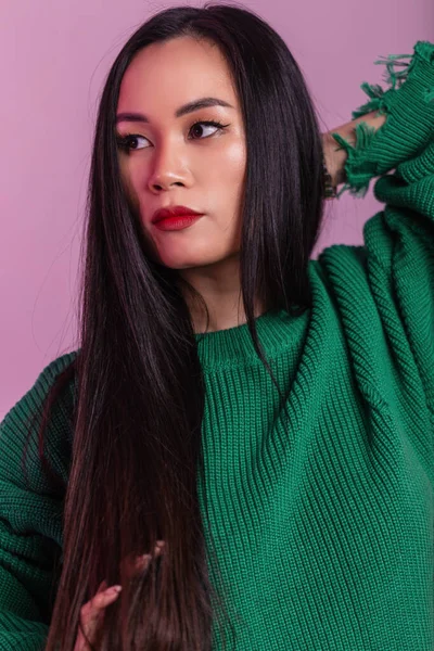 Fashionable Asian Beautiful Woman Red Lips Green Knitted Stylish Sweater — 스톡 사진