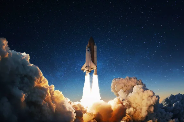 Succesvolle Lancering Van Spaceshuttle Rook Ontploffing Raket Vliegt Omhoog Startup — Stockfoto