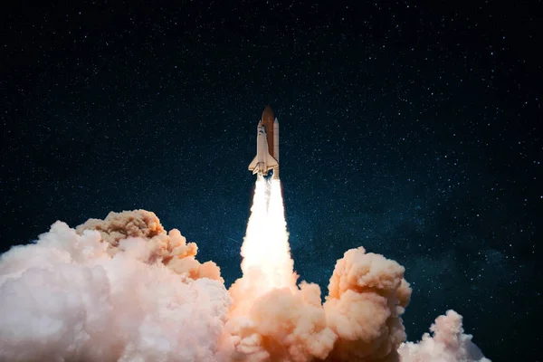 Nová Raketa Raketoplánu Obláčky Kouře Výbuchem Úspěšně Vypuštěna Vesmíru Vesmírná — Stock fotografie