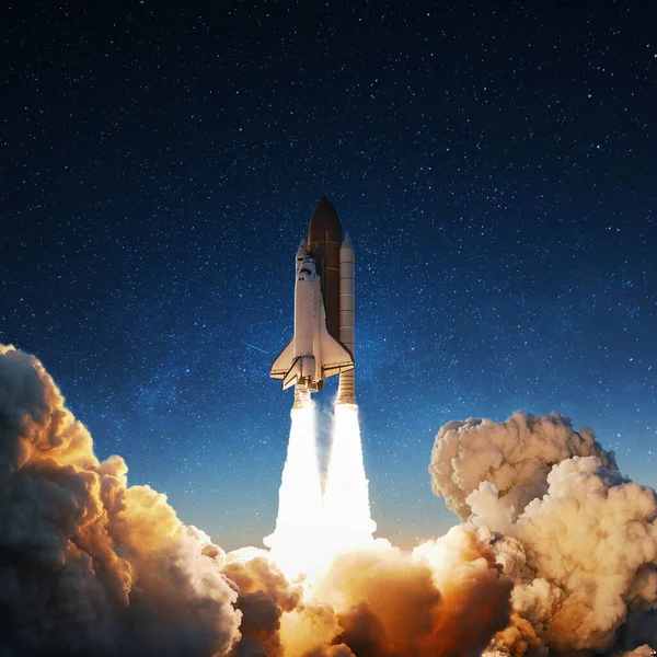 Successful Launch Space Shuttle Smoke Blastoff Rocket Flies Upward Startup — Stockfoto