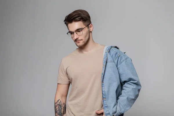 Módní Pohledný Stylový Muž Model Hipster Vlasy Retro Brýle Módní — Stock fotografie