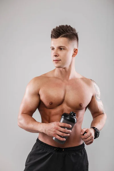 Bonito Atlético Musculoso Cara Com Penteado Torso Muscular Desportivo Está — Fotografia de Stock