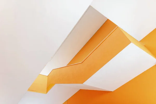 Moderne Farbenfrohe Architektur Mit Linien Und Formen Gelb Und Weiß — Stockfoto
