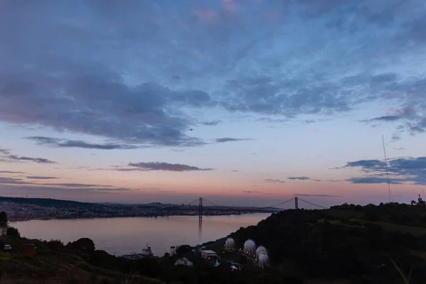 Atemberaubend Schöne Antike Stadt Lissabon Mit Der Brücke Und Dem — Stockfoto