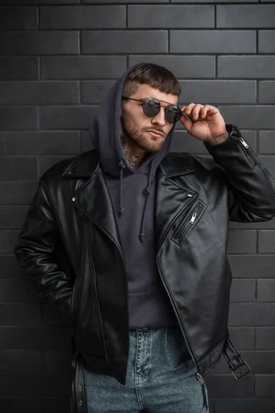 Fashion Street Portrait Handsome Man Hipster Cool Stylish Sunglasses Trendy — Stockfoto