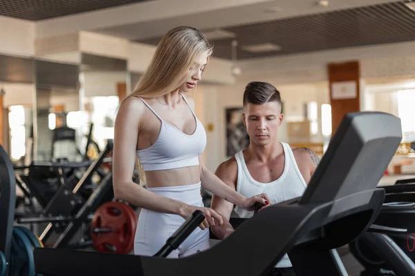 Beautiful Fitness Blonde Woman Handsome Man Training Together Treadmill Gym — 스톡 사진