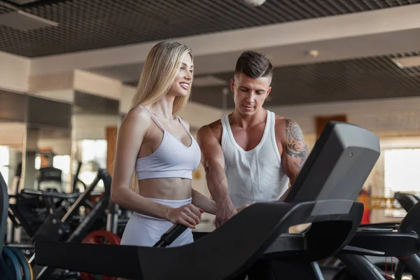 Happy Beautiful Young Fitness Girl Smile Trendy Sportswear Running Treadmill — Fotografia de Stock