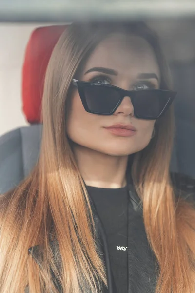 Fashionable Beautiful Young Woman Model Fashion Black Clothes Cool Sunglasses — Stockfoto