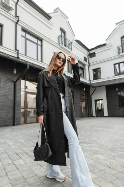 Fashionable Beautiful Model Woman Cool Black Urban Outfit Leather Long — Stock Fotó