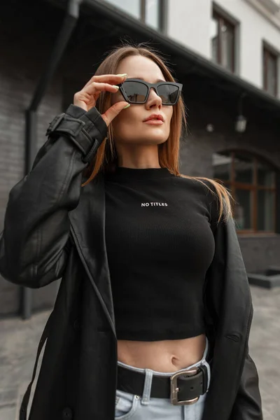 Stylish Beautiful Young Woman Model Fashionable Black Clothes Black Leather — Stockfoto