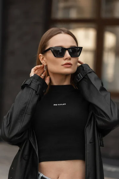 Fashion Beauty Woman Cool Vintage Sunglasses Black Street Fashionable Outfit — Fotografia de Stock