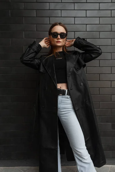 Stylish Glamorous Young Pretty Woman Model Fashionable Black Clothes Fashion — Stockfoto