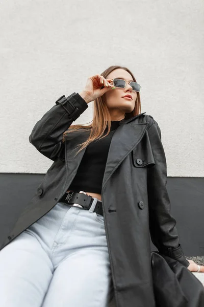 Beautiful Stylish Model Girl Fashionable Urban Casual Clothes Black Coat — стоковое фото