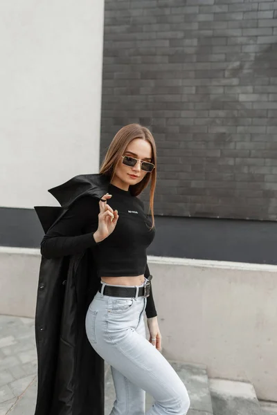 Fashionable Beautiful Young Woman Model Sunglasses Fashionable Black Clothes Black — Fotografia de Stock