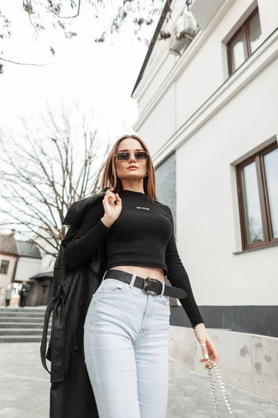 Fashionable Beautiful Young Woman Cool Eyewear Trendy Clothes Black Shirt — Stockfoto