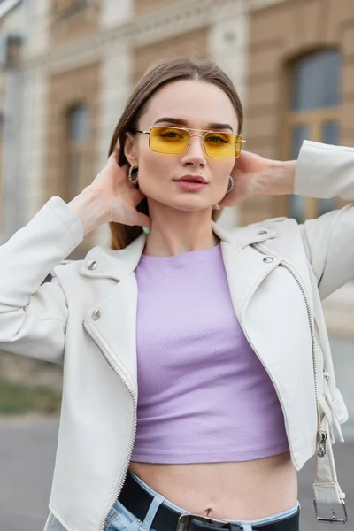Fashionable Beautiful Hipster Street Girl Stylish Yellow Sunglasses Purple Shirt — Fotografia de Stock