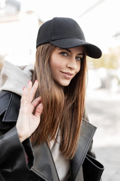 Happy Beautiful Young Hipster Girl Black Mockup Cap Trendy Casual — Stockfoto