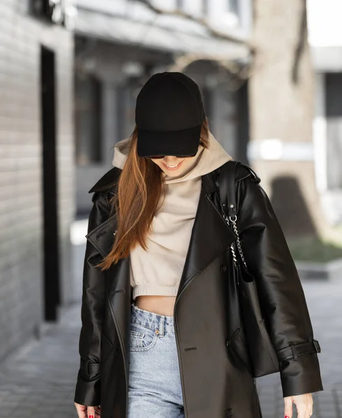 Beautiful Fashionable Happy Model Woman Hipster Smile Black Mockup Cap — ストック写真