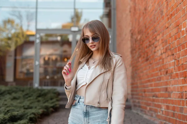 Stylish Fashionable Beautiful Girl Glasses Fashionable Leather Jacket Top High — 스톡 사진