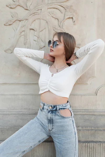 Cool Fashion Caucasian Pretty Woman Hipster Trendy Sunglasses Fashionable Summer — Fotografie, imagine de stoc